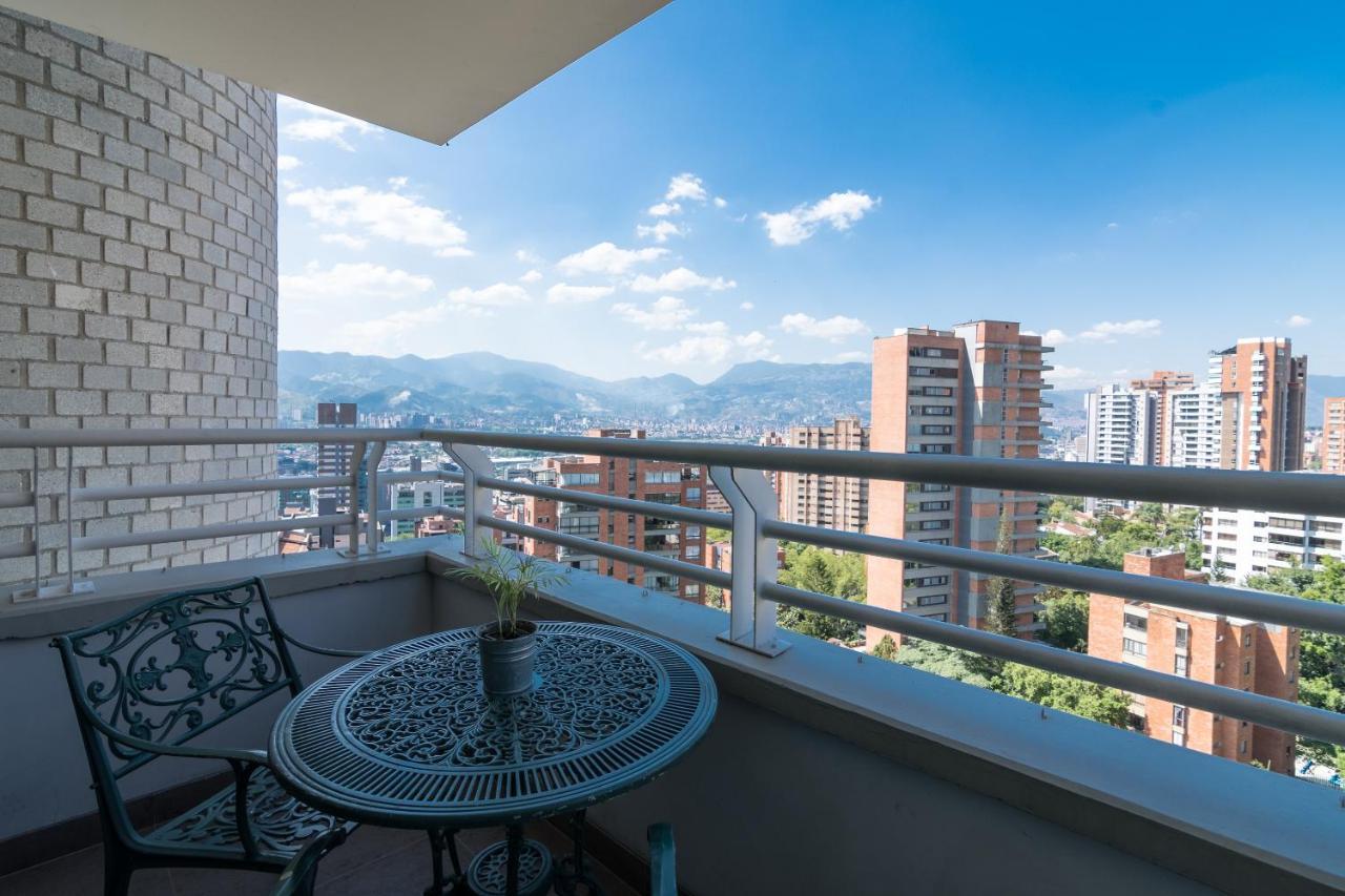 Apartamentos Poblado Alejandria By Housy Host Medellin Bagian luar foto