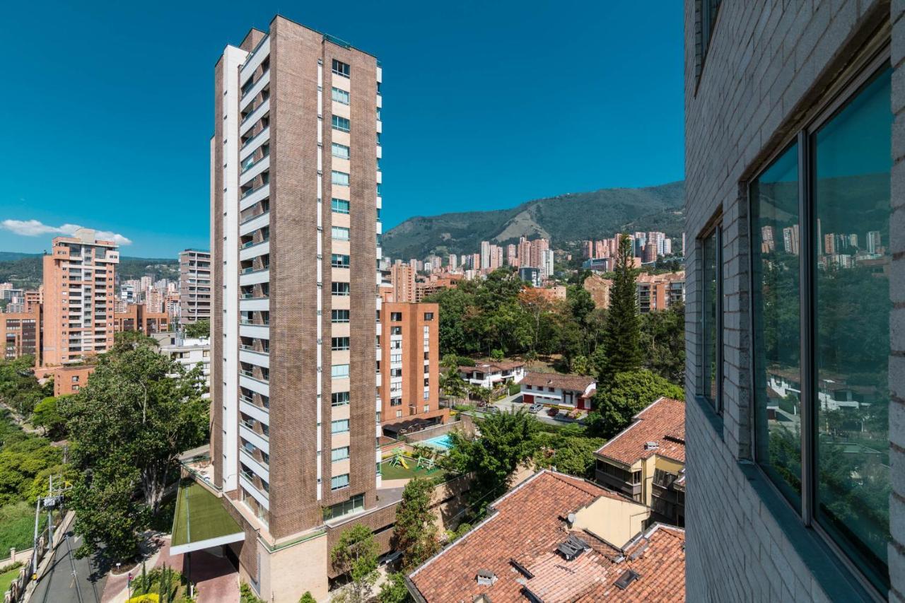 Apartamentos Poblado Alejandria By Housy Host Medellin Bagian luar foto