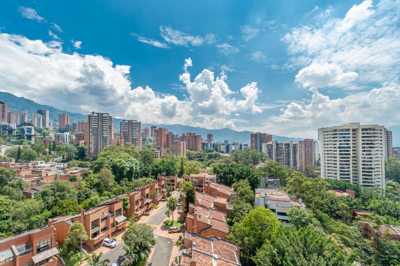 Apartamentos Poblado Alejandria By Housy Host Medellin Bagian luar foto