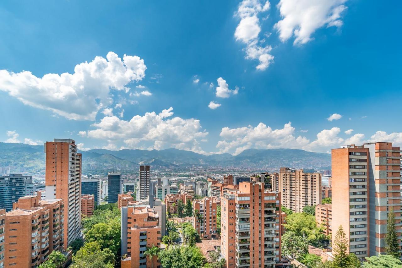 Apartamentos Poblado Alejandria By Housy Host Medellin Bagian luar foto