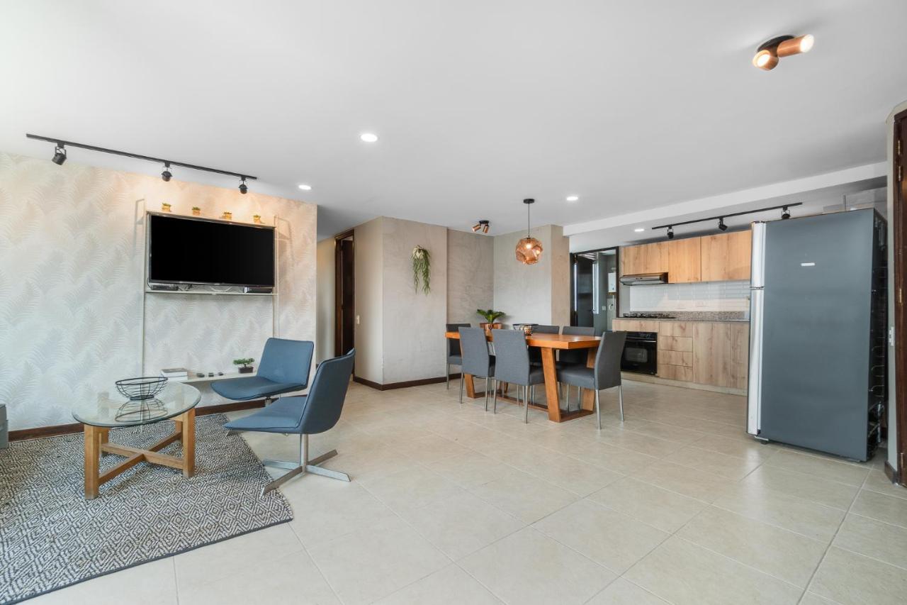 Apartamentos Poblado Alejandria By Housy Host Medellin Bagian luar foto