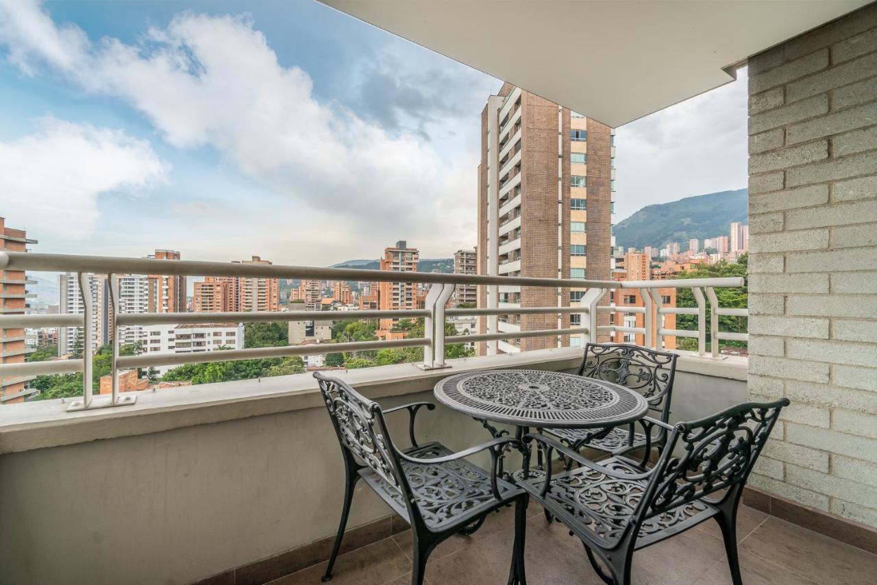 Apartamentos Poblado Alejandria By Housy Host Medellin Bagian luar foto