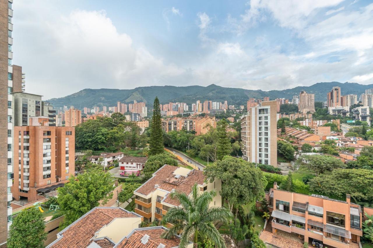 Apartamentos Poblado Alejandria By Housy Host Medellin Bagian luar foto