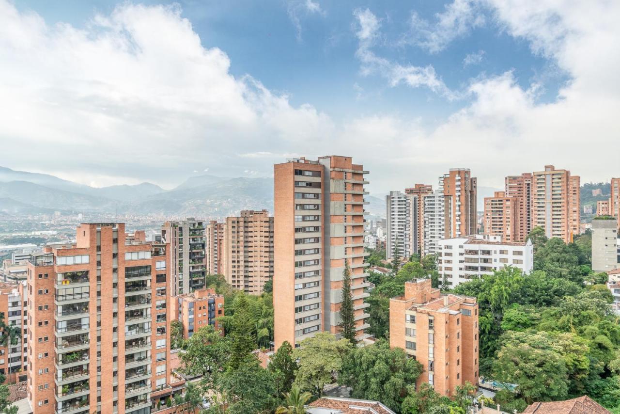 Apartamentos Poblado Alejandria By Housy Host Medellin Bagian luar foto