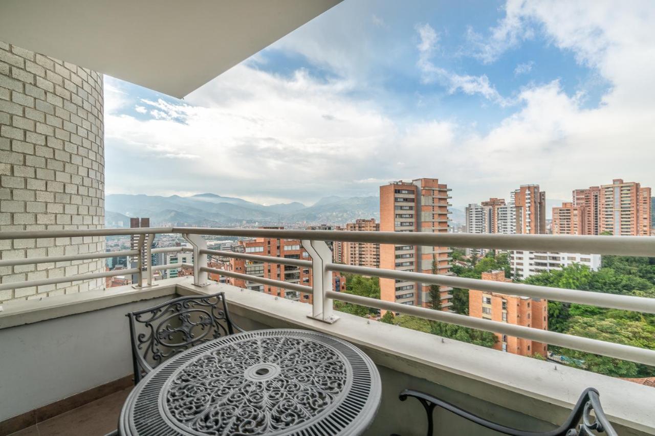 Apartamentos Poblado Alejandria By Housy Host Medellin Bagian luar foto