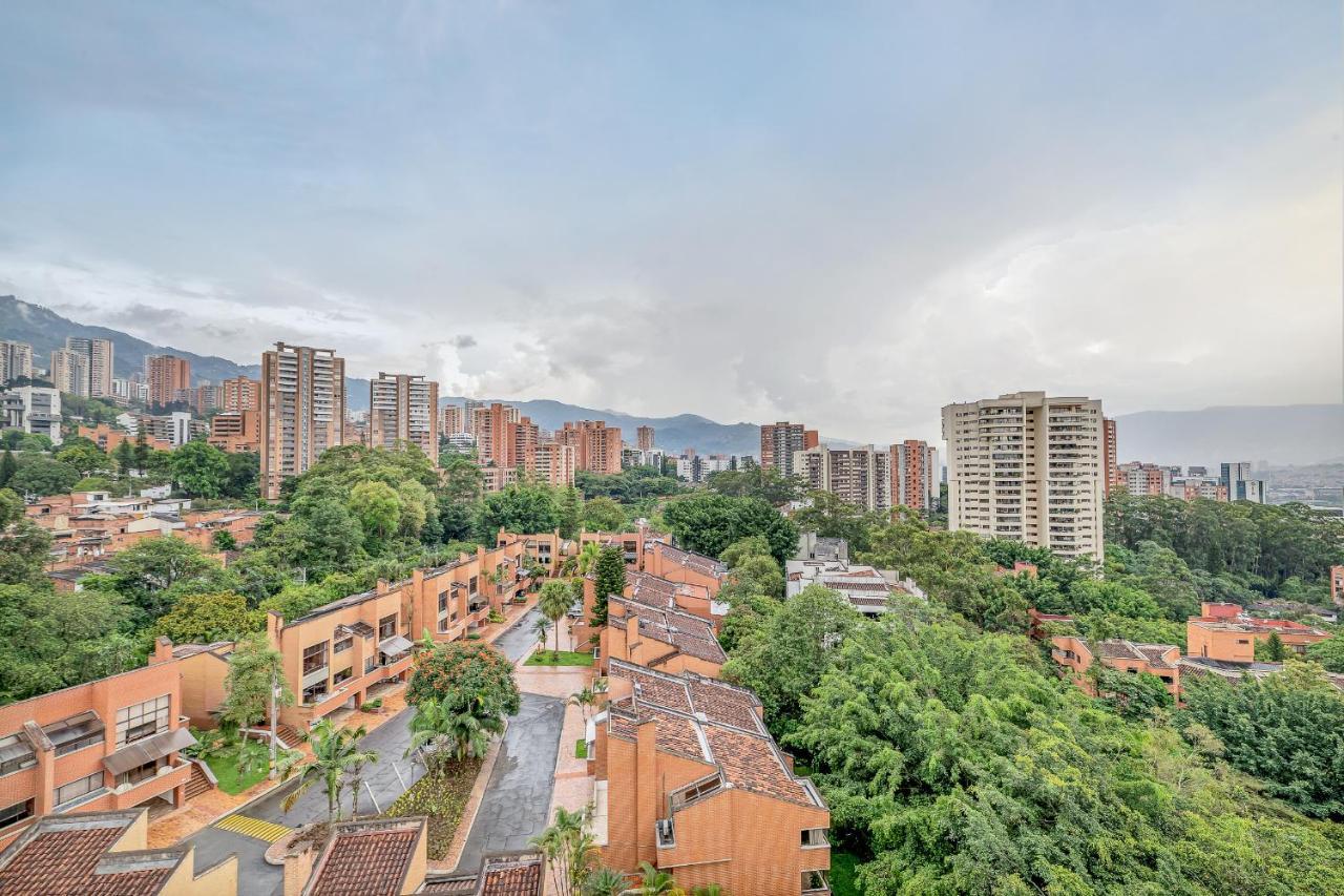 Apartamentos Poblado Alejandria By Housy Host Medellin Bagian luar foto