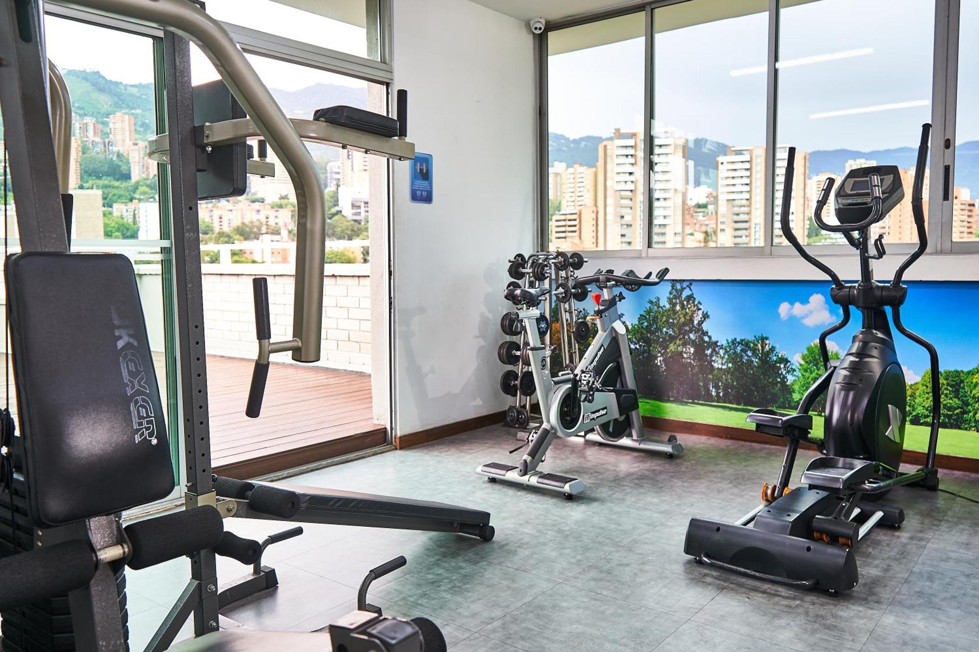 Apartamentos Poblado Alejandria By Housy Host Medellin Bagian luar foto