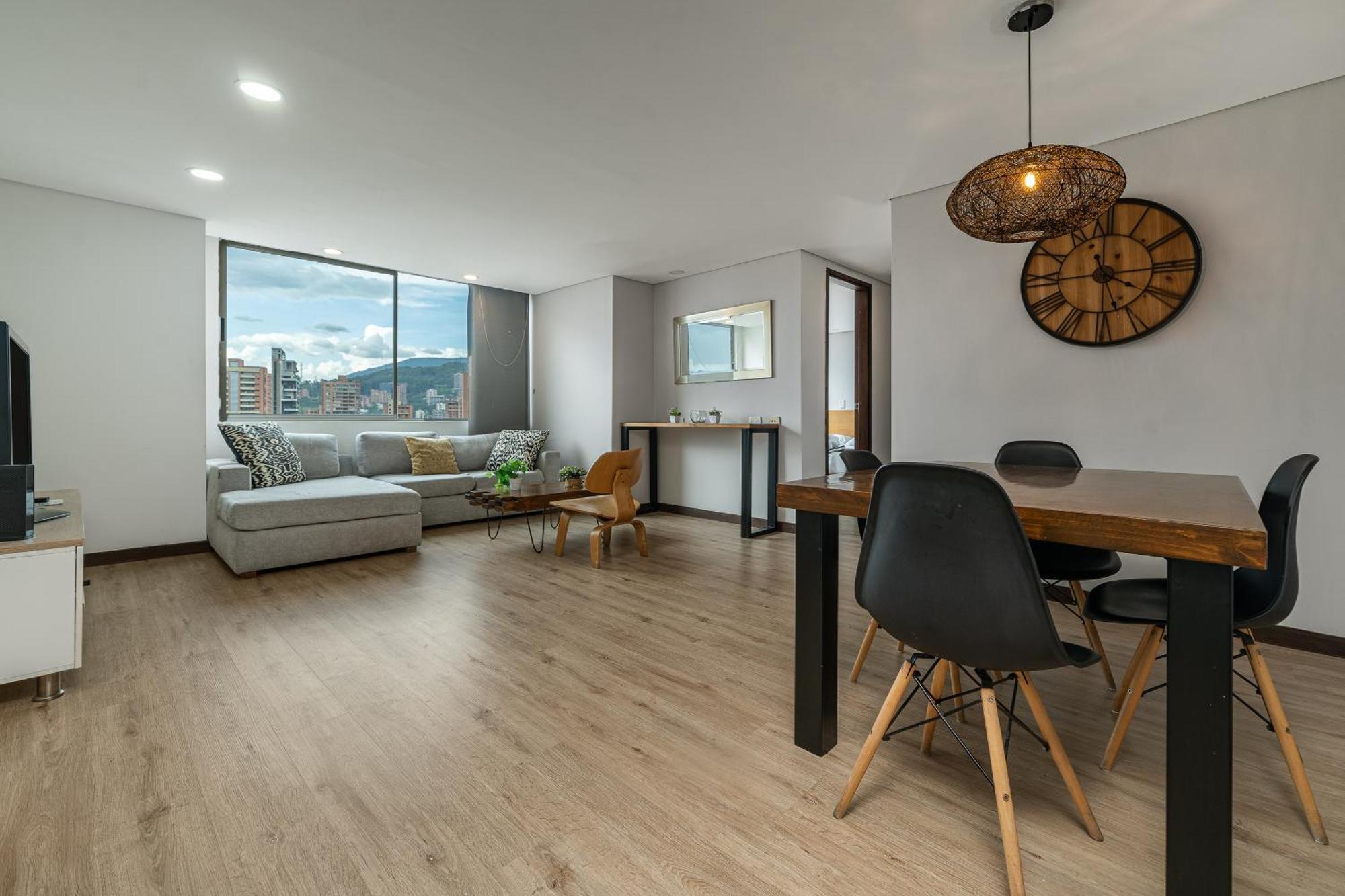 Apartamentos Poblado Alejandria By Housy Host Medellin Bagian luar foto