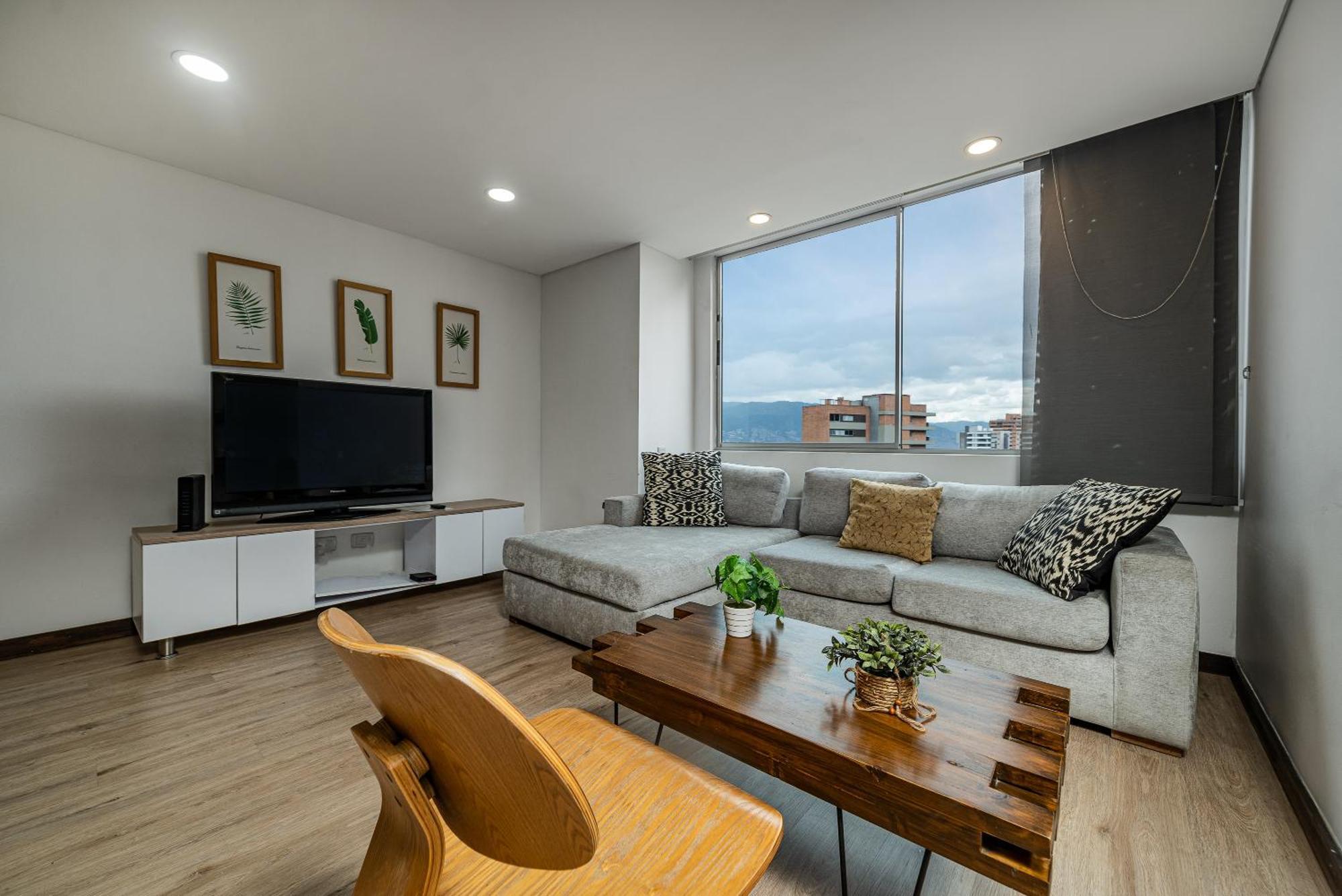 Apartamentos Poblado Alejandria By Housy Host Medellin Bagian luar foto