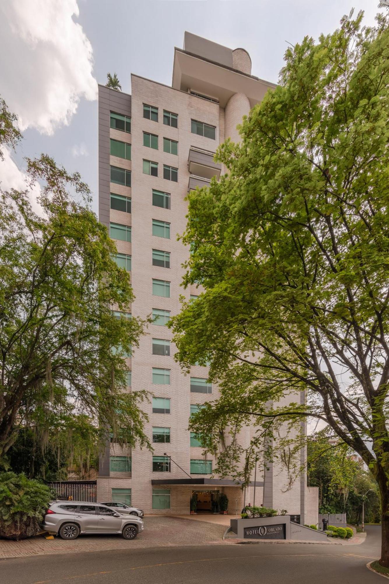 Apartamentos Poblado Alejandria By Housy Host Medellin Bagian luar foto