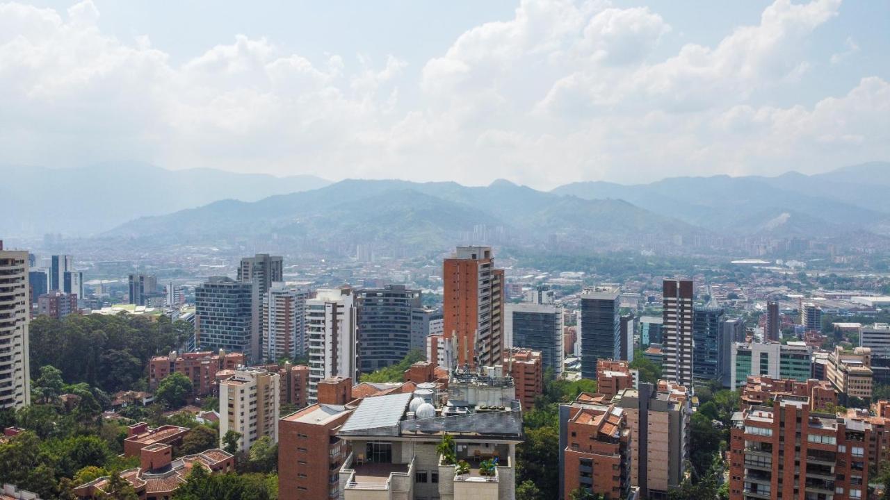 Apartamentos Poblado Alejandria By Housy Host Medellin Bagian luar foto
