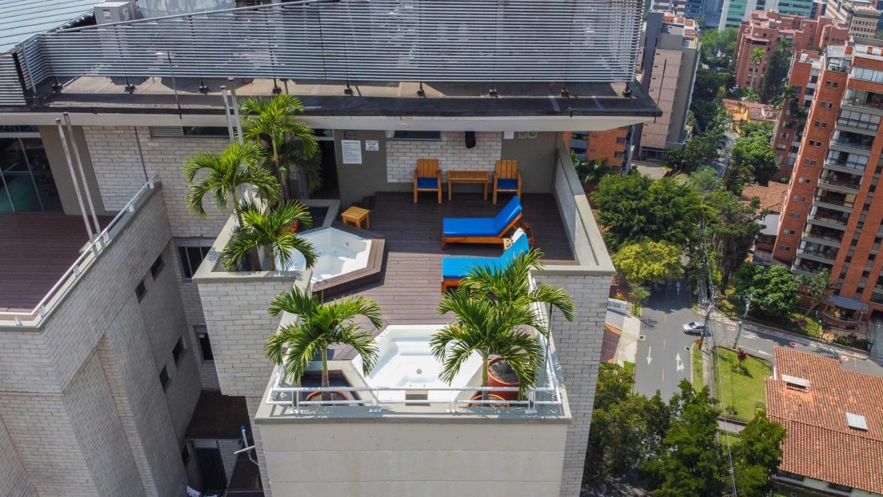 Apartamentos Poblado Alejandria By Housy Host Medellin Bagian luar foto